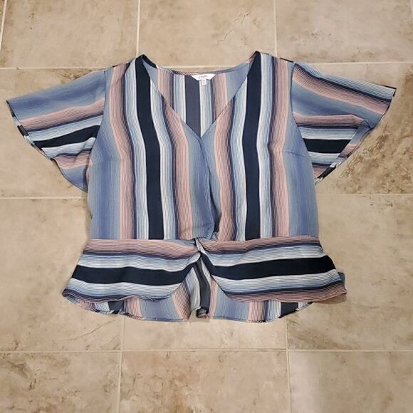 Candie's junior short sleeve wrap top - Picture 3 of 9